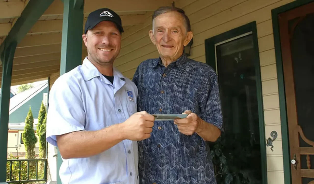 ABD'de 1953'te yazılan kartpostal 72 yıl sonra sahibine ulaştı! ''Üzgünüz, biraz gecikti'' ABD'de 1953'te yazılan kartpostal 72 yıl sonra sahibine ulaştı! ''Üzgünüz, biraz gecikti'' - 2. Resim