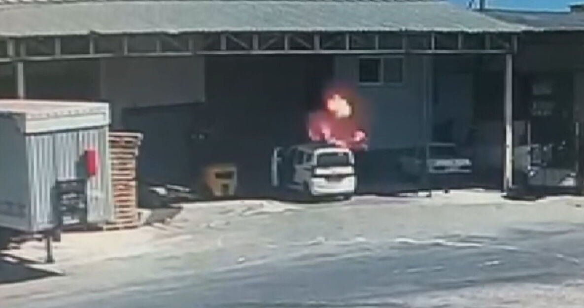 Antalya'da toptancı halinde patlama! Ölü ve yaralılar Antalya'da toptancı halinde patlama! Yaralılar var - 1. Resim