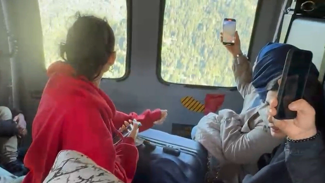 Ayder Yaylası yolu kapandı, tahliye başladı! Askeri helikopterler devrede Ayder Yaylası yolu kapandı, tahliye başladı! Askeri helikopterler devrede - 1. Resim