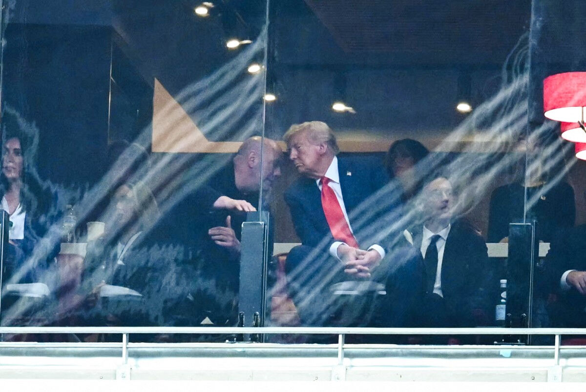 Binlerce kişi Charlie Kirk'ü anma töreninde toplandı! Donald Trump konuşma yapacak Binlerce kişi Charlie Kirk'ü anma töreninde toplandı! Donald Trump konuşma yapacak - 2. Resim