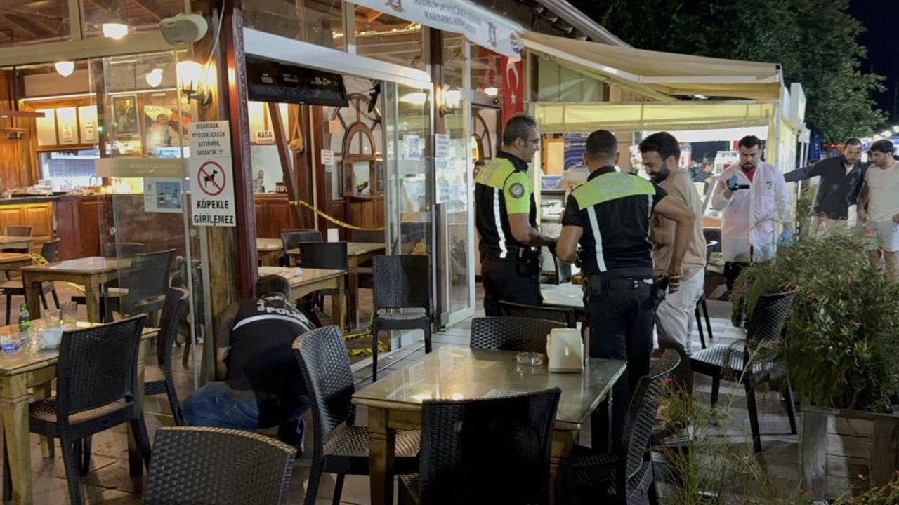 Bodrum'da hesap kavgasında silahlar ateşlendi: Kafeyi kurşun yağmuruna tuttular Bodrum'da hesap kavgasında silahlar ateşlendi: Kafeyi kurşun yağmuruna tuttular
