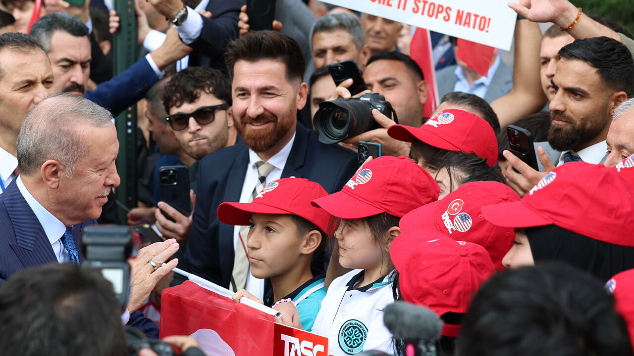 Cumhurbaşkanı Erdoğan'dan ABD'de ilk mesaj: Trump'la görüşmemiz gerekiyor, çok çok önemli Cumhurbaşkanı Erdoğan'dan ABD'de ilk mesaj: Trump'la görüşmemiz gerekiyor, çok çok önemli - 1. Resim