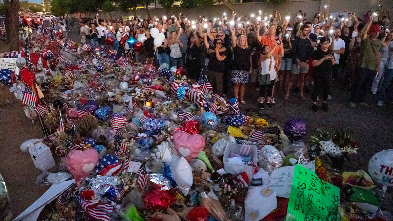 Elon Musk, “Charlie için” deyip Trump’la yan yana fotoğrafını paylaştı Elon Musk, “Charlie için” deyip Trump’la yan yana poz verdi! - 2. Resim