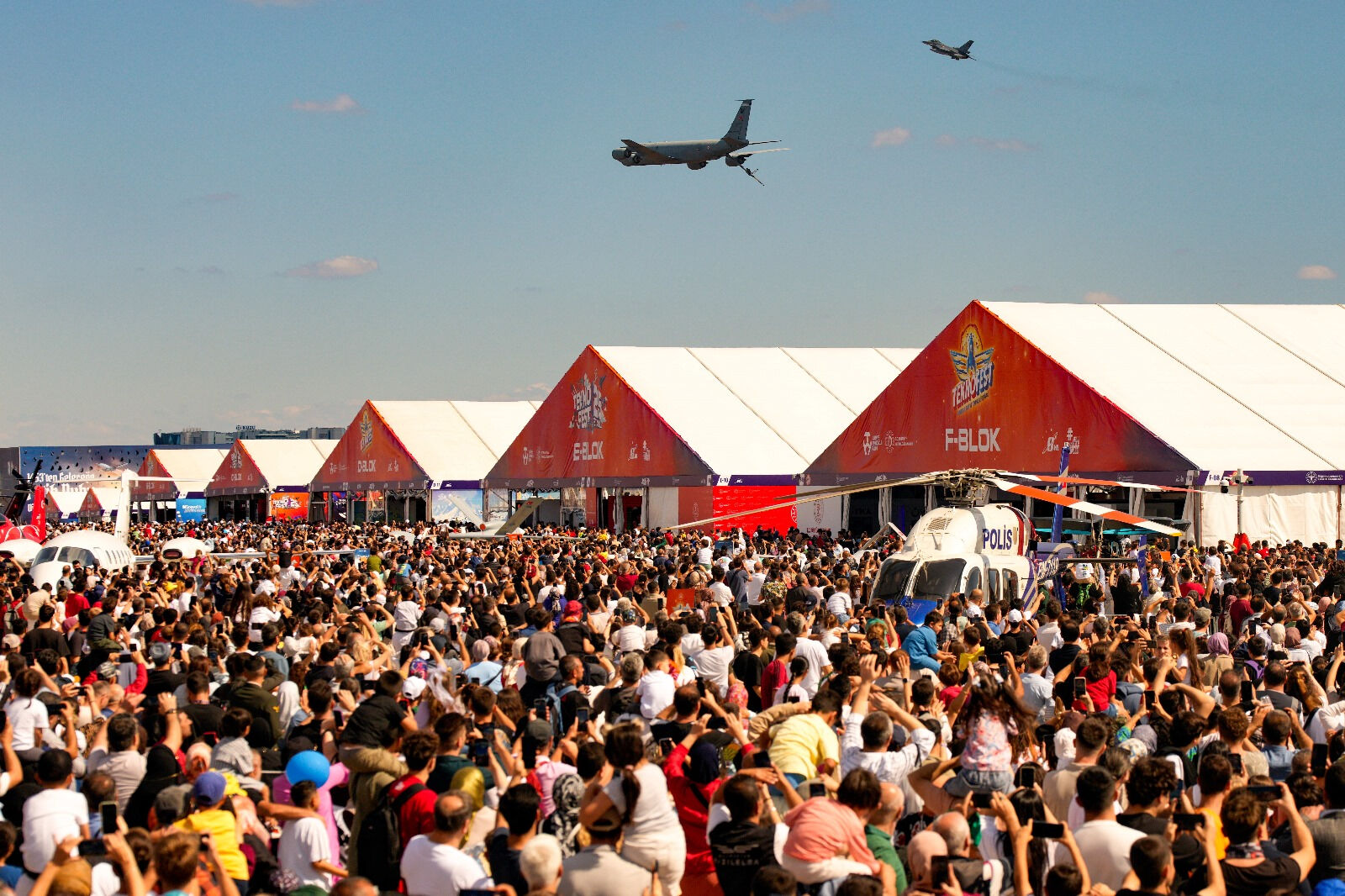 Gökyüzünde heyecan, yerde coşku: TEKNOFEST İstanbul 1 milyon 32 bin ziyaretçiyi ağırladı Gökyüzünde heyecan, yerde coşku: TEKNOFEST İstanbul 1 milyon 32 bin ziyaretçiyi ağırladı - 2. Resim