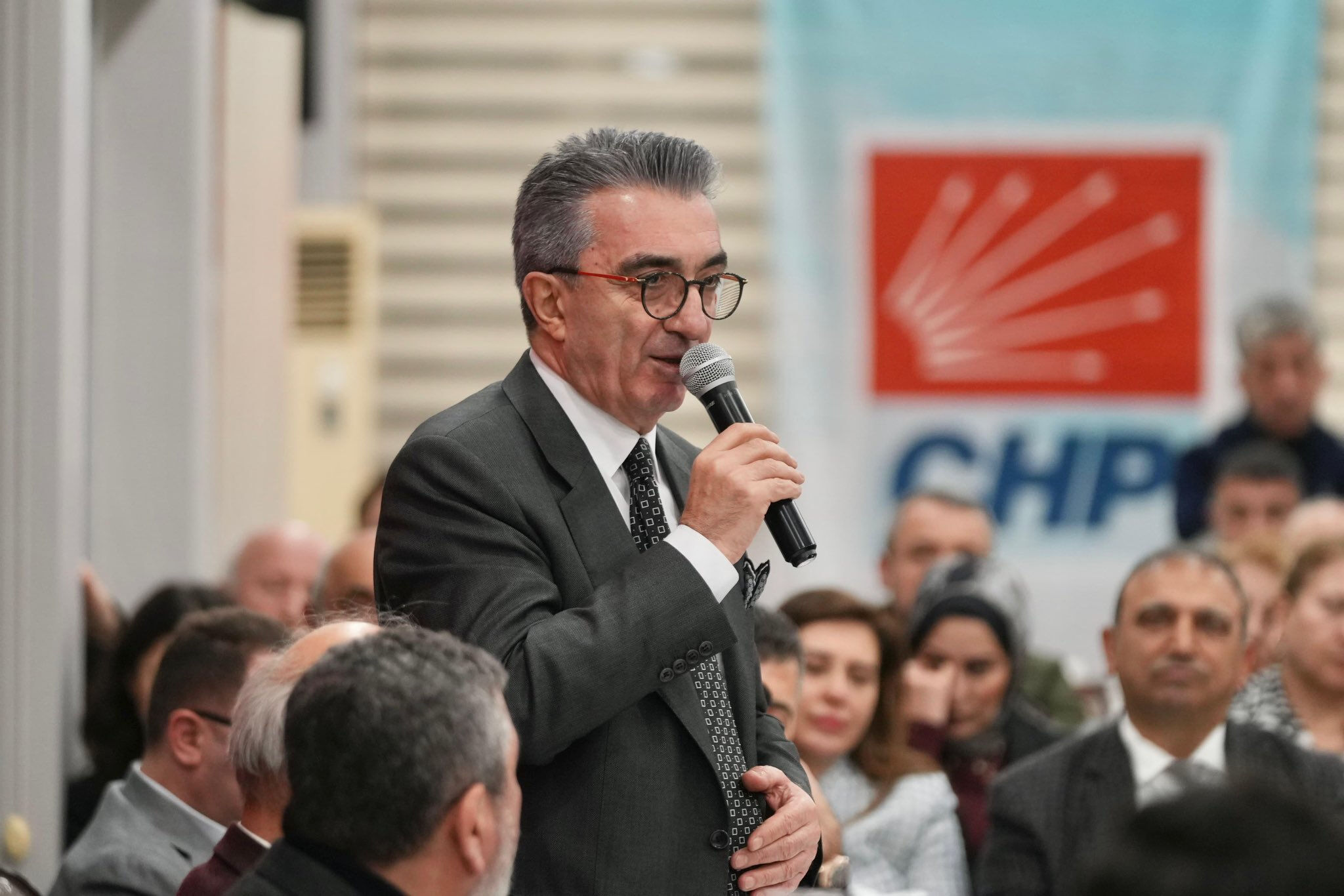 Hasan Mutlu'dan İmamoğlu'nu zora sokan itiraf! Belediyelere 8'er kişilik ekip yerleştirilmiş Hasan Mutlu'dan İmamoğlu'nu zora sokan itiraf! Belediyelere 8'er kişilik ekip yerleştirilmiş - 1. Resim