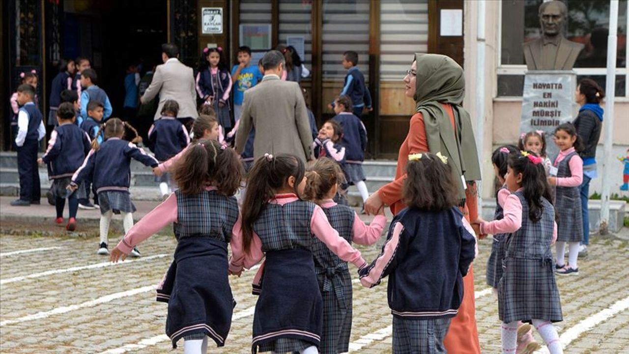 Kasım ara tatili ne zaman, yarıyıl tatiline kaç gün kaldı? 2025-2026 MEB tatil takvimi Kasım ara tatili ne zaman, yarıyıl tatiline kaç gün kaldı? 2025-2026 MEB tatil takvimi