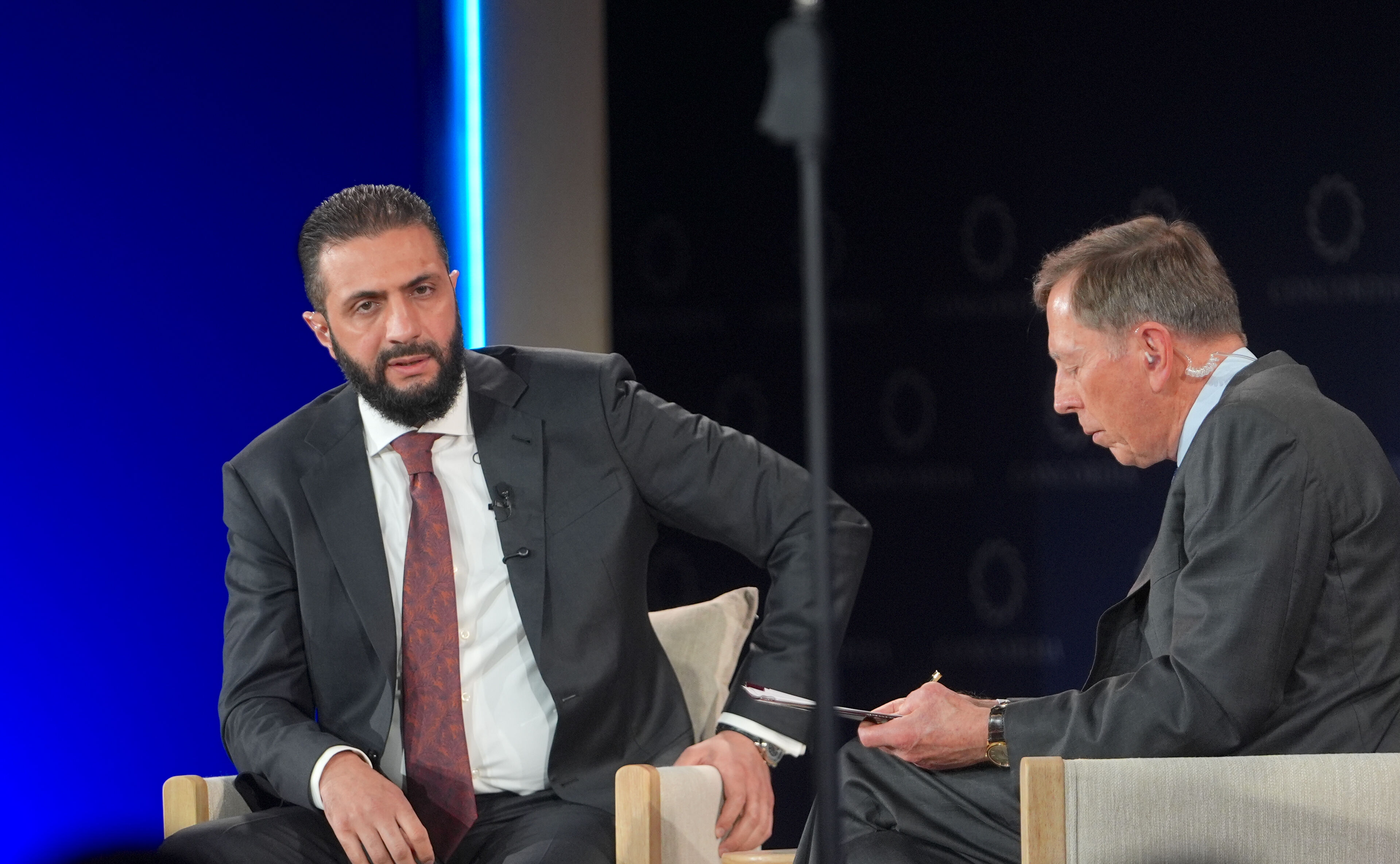 Şara ile eski CIA direktörü Petraeus arasında samimi sohbet: Esad'ı nasıl devirdiniz? Şara ile aski CIA direktörü arasında samimi sohbet: Esad'ı nasıl devirdiniz? - 1. Resim