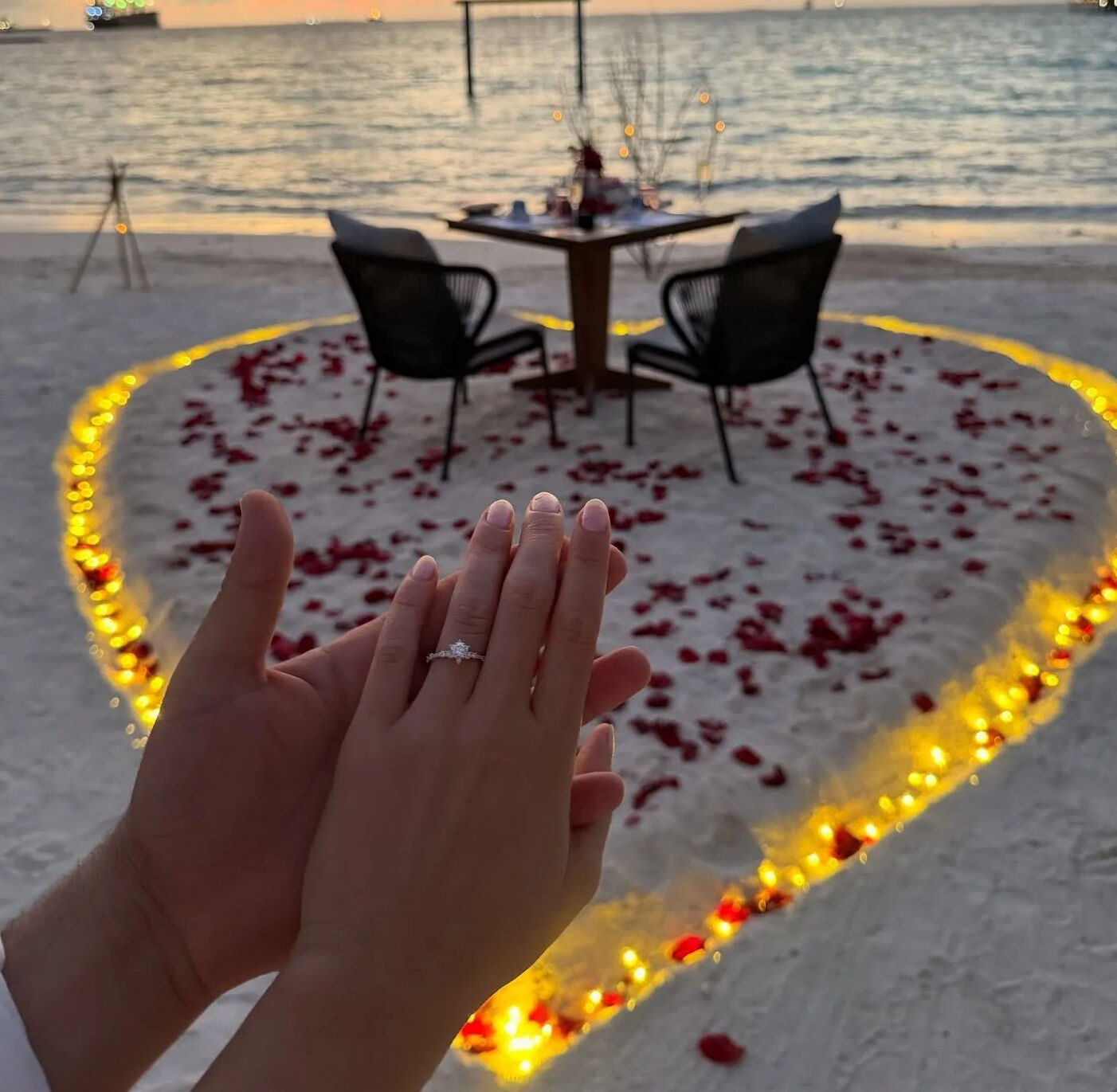 Survivor Ayşe Yüksel evlilik yolunda! Sade bir törenle nişanlandı Survivor Ayşe Yüksel evlilik yolunda! Sade bir törenle nişanlandı - 1. Resim