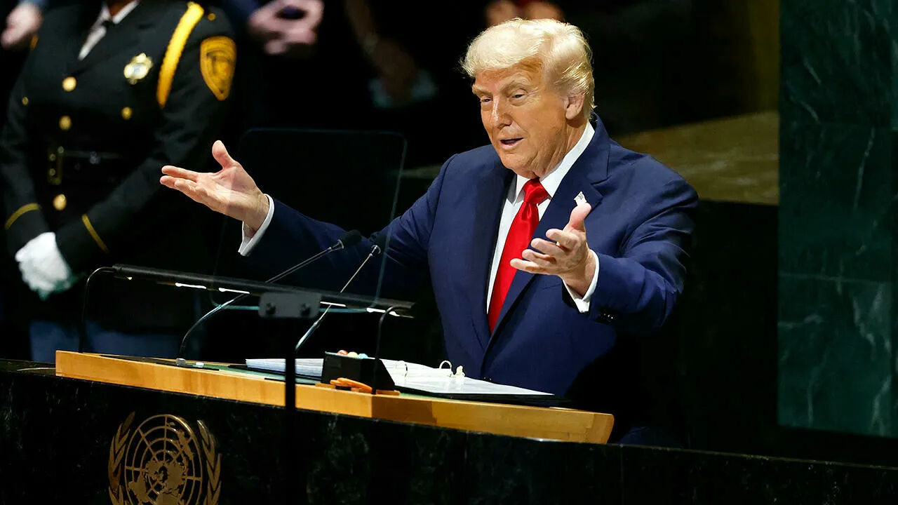 ABD Başkanı Trump BM kürsüsünden dünyaya seslendi: ‘Barış ruhu yıkıldı!’ ABD Başkanı Donald Trump, BM 80. Genel Kurulunda konuşmasına başladığı sırada prompter cihazının çalışmadığını belirterek,