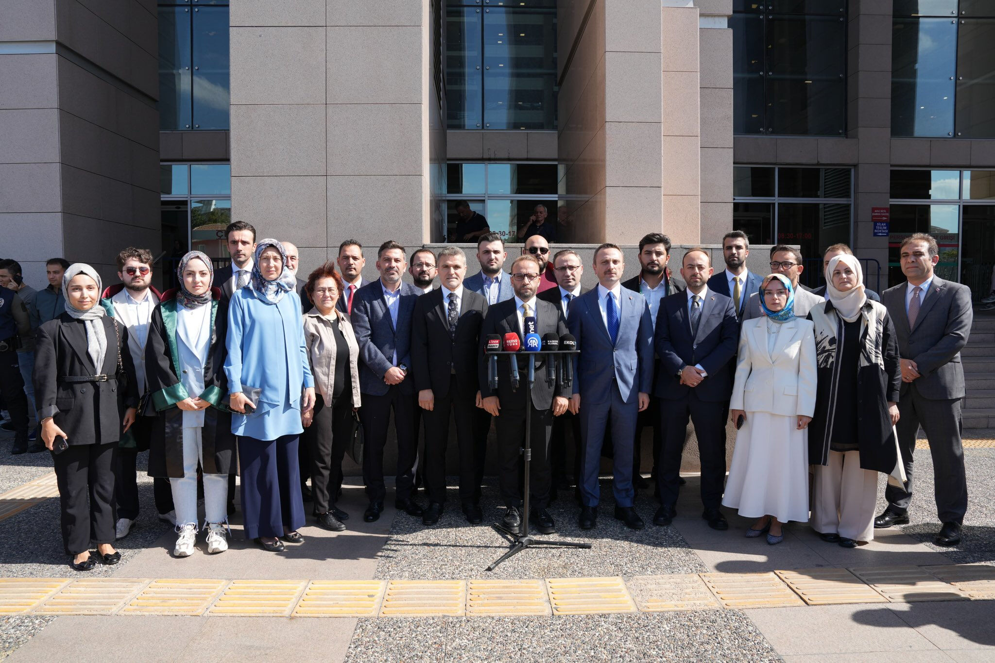 AK Parti'den Özgür Özel'e suç duyurusu! 3 kuruşluk tazminat davası açıyorlar - 1. Resim
