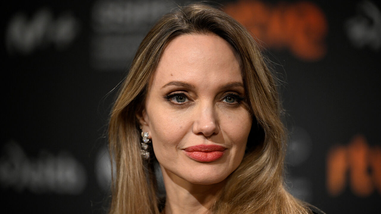 Angelina Jolie'den ABD'ye eleştiri: Ülkemi tanıyamıyorum Angelina Jolie'den ABD'ye eleştiri: Ülkemi tanıyamıyorum - 1. Resim