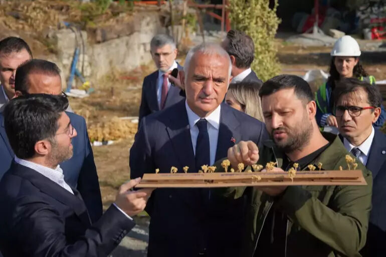 Bakan Ersoy, Sirkeci Garı’yla ilgili iddialara son noktayı koydu: AVM ya da otel olmayacak! - 2. Resim