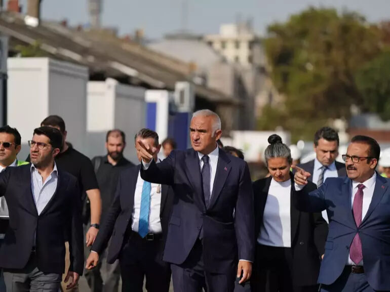 Bakan Ersoy, Sirkeci Garı’yla ilgili iddialara son noktayı koydu: AVM ya da otel olmayacak! - 1. Resim