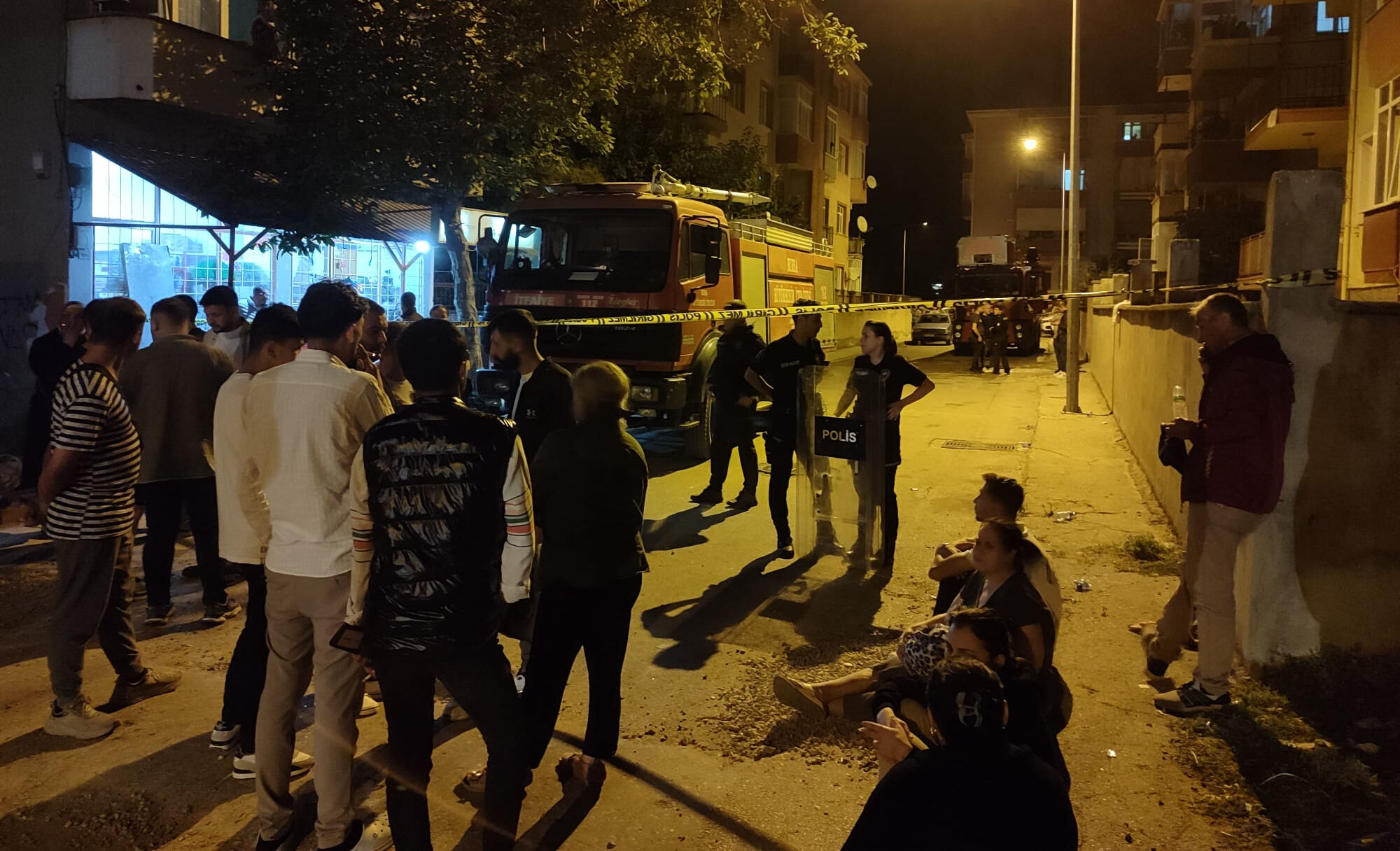 Bursa'da feci olay: Evde çıkan yangında 1'i çocuk 3 kişi can verdi Bursa'da feci olay: Evde çıkan yangında 1'i çocuk 3 kişi can verdi - 1. Resim