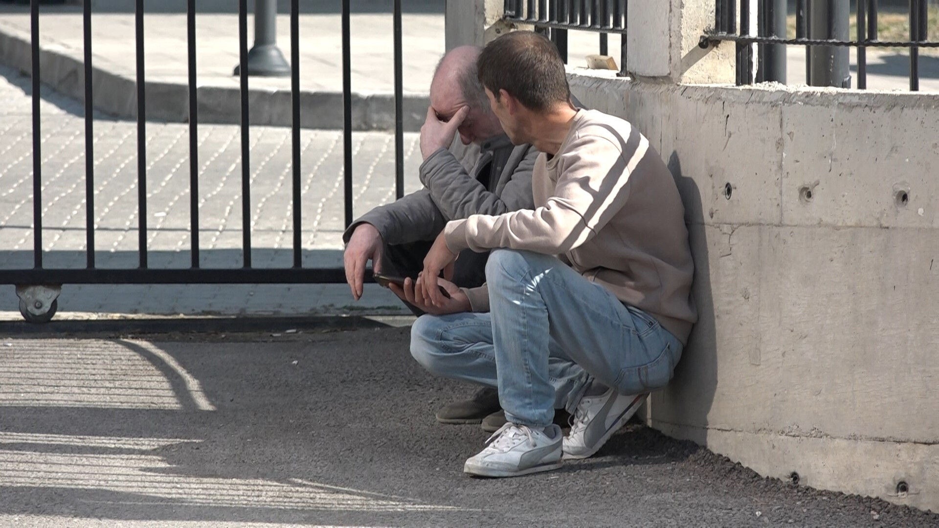 Bursa'daki yangın felaketini gözyaşlarıyla anlattı: Annem balkona çıkıp çaresizce yardım beklemiş Bursa'daki yangın felaketini gözyaşlarıyla anlattı: Annem balkona çıkıp çaresizce yardım beklemiş - 2. Resim