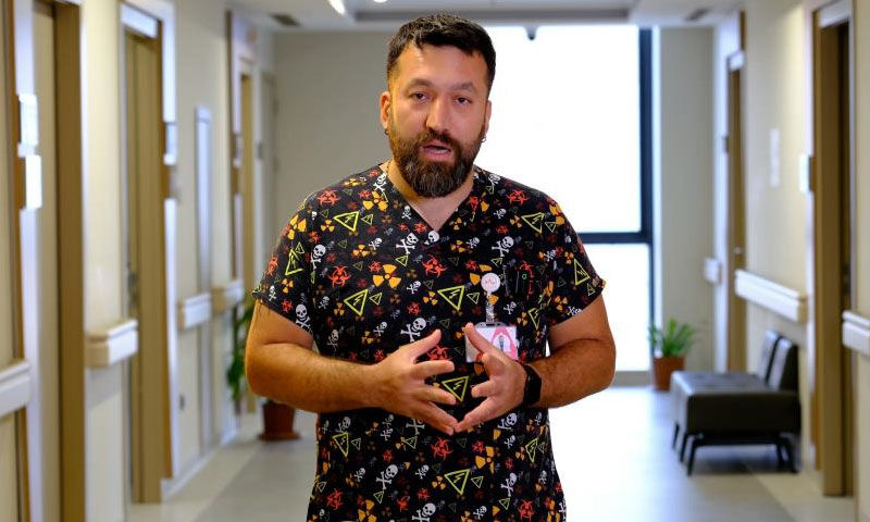 Fışkırır tarzda kusuyordu… Ailesi doktora götürünce gerçek ortaya çıktı - 2. Resim