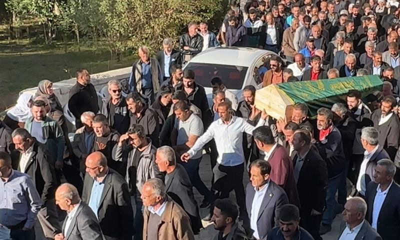 Halit Güner’in ani ölümü… Son nefesini yeşil sahada verdi Halit Güner’in ani ölümü… Son nefesini yeşil sahada verdi - 4. Resim