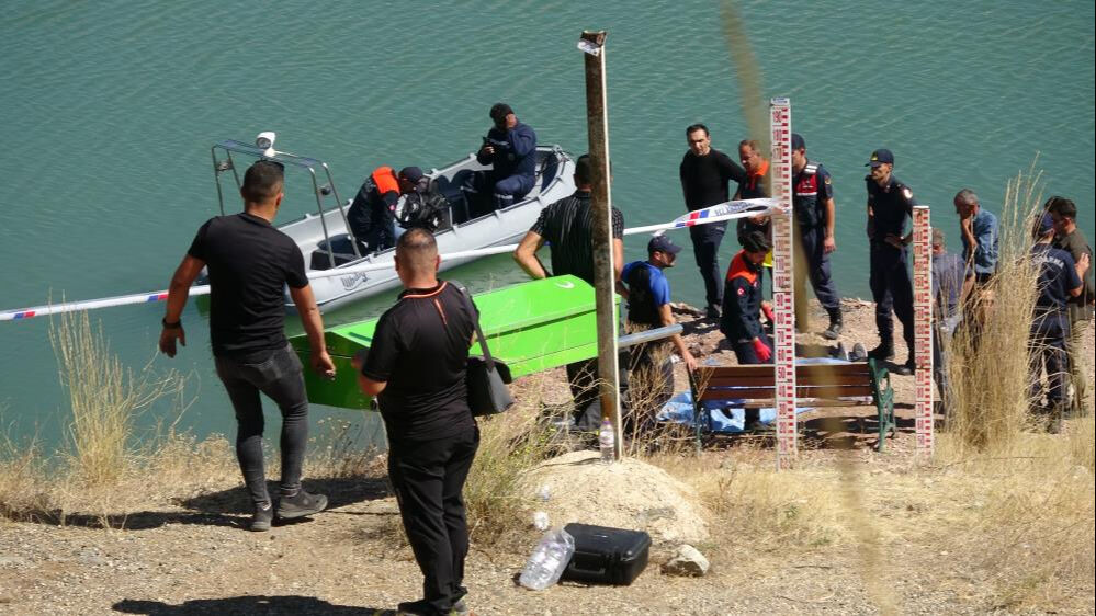 Kayıp emekli polisin cansız bedenine ulaşıldı! 7 metre açıkta bulundu Kayıp emekli polisin cansız bedenine ulaşıldı! 7 metre açıkta bulundu - 1. Resim