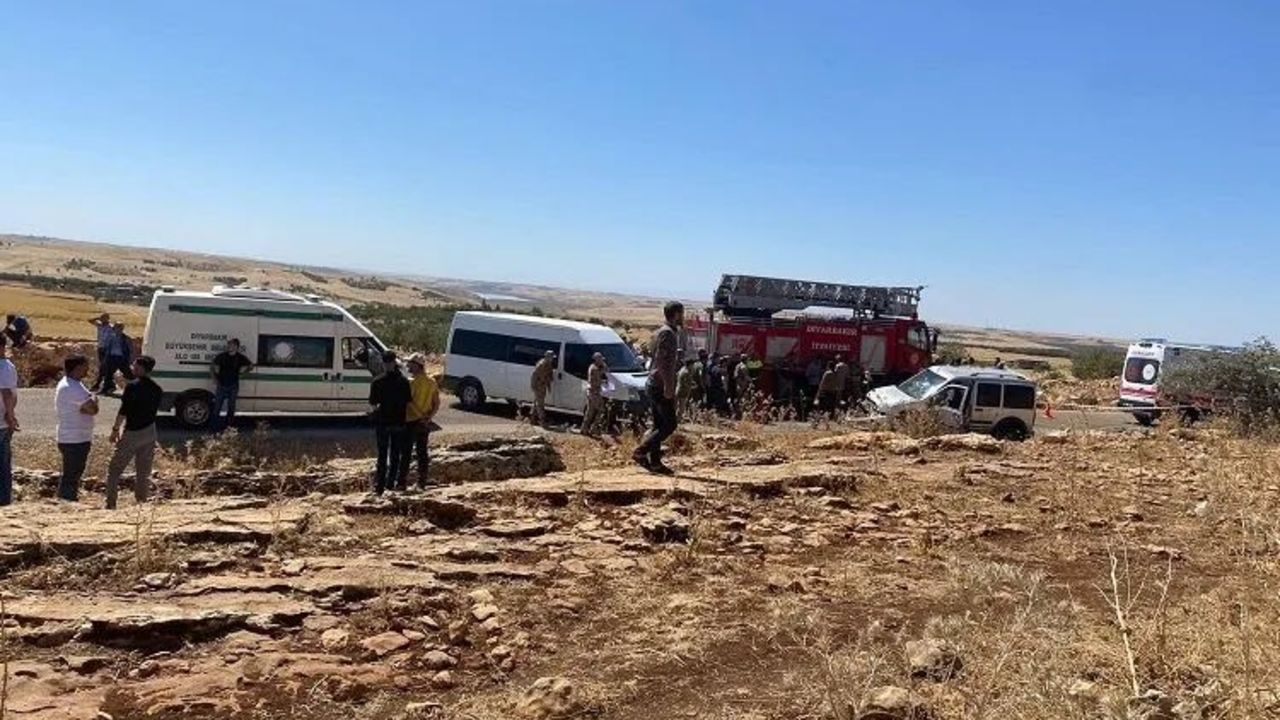 Diyarbakır&#039;da can pazarı! Otomobil uzun namlulu silahlarla tarandı