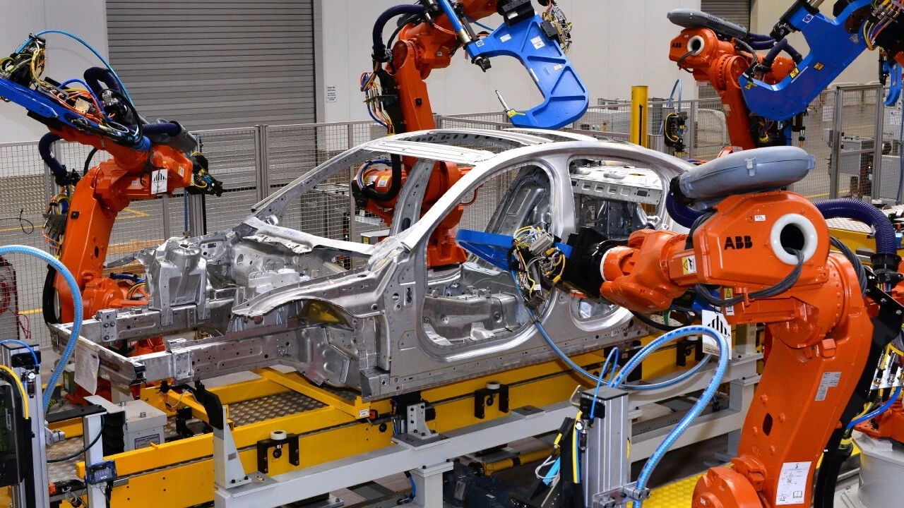 Otomotiv devi Jaguar Land Rover üretimi durdurma kararını uzattı! Haftalık zarar 50 milyon sterlin - 2. Resim