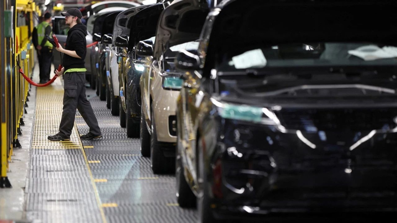 Otomotiv devi Jaguar Land Rover üretimi durdurma kararını uzattı! Haftalık zarar 50 milyon sterlin