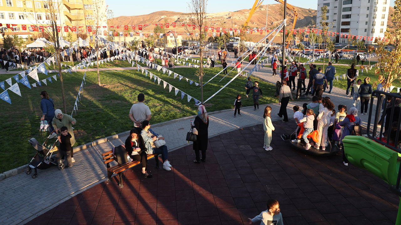 Şehit polis Şeyda Yılmaz'ın ismi memleketi Sivas'ta parkta yaşatılacak Şehit polis Şeyda Yılmaz'ın ismi memleketi Sivas'ta parkta yaşatılacak - 1. Resim