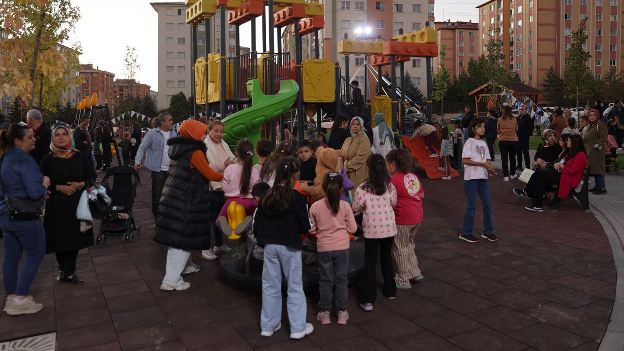 Şehit polis Şeyda Yılmaz'ın ismi memleketi Sivas'ta parkta yaşatılacak Şehit polis Şeyda Yılmaz'ın ismi memleketi Sivas'ta parkta yaşatılacak - 2. Resim