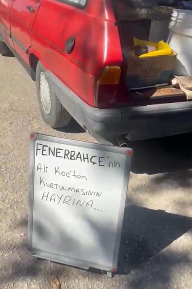 Ali Koç seçimi kaybetti! Fenerbahçeli taraftar sevincinden lokma dağıttı - 1. Resim