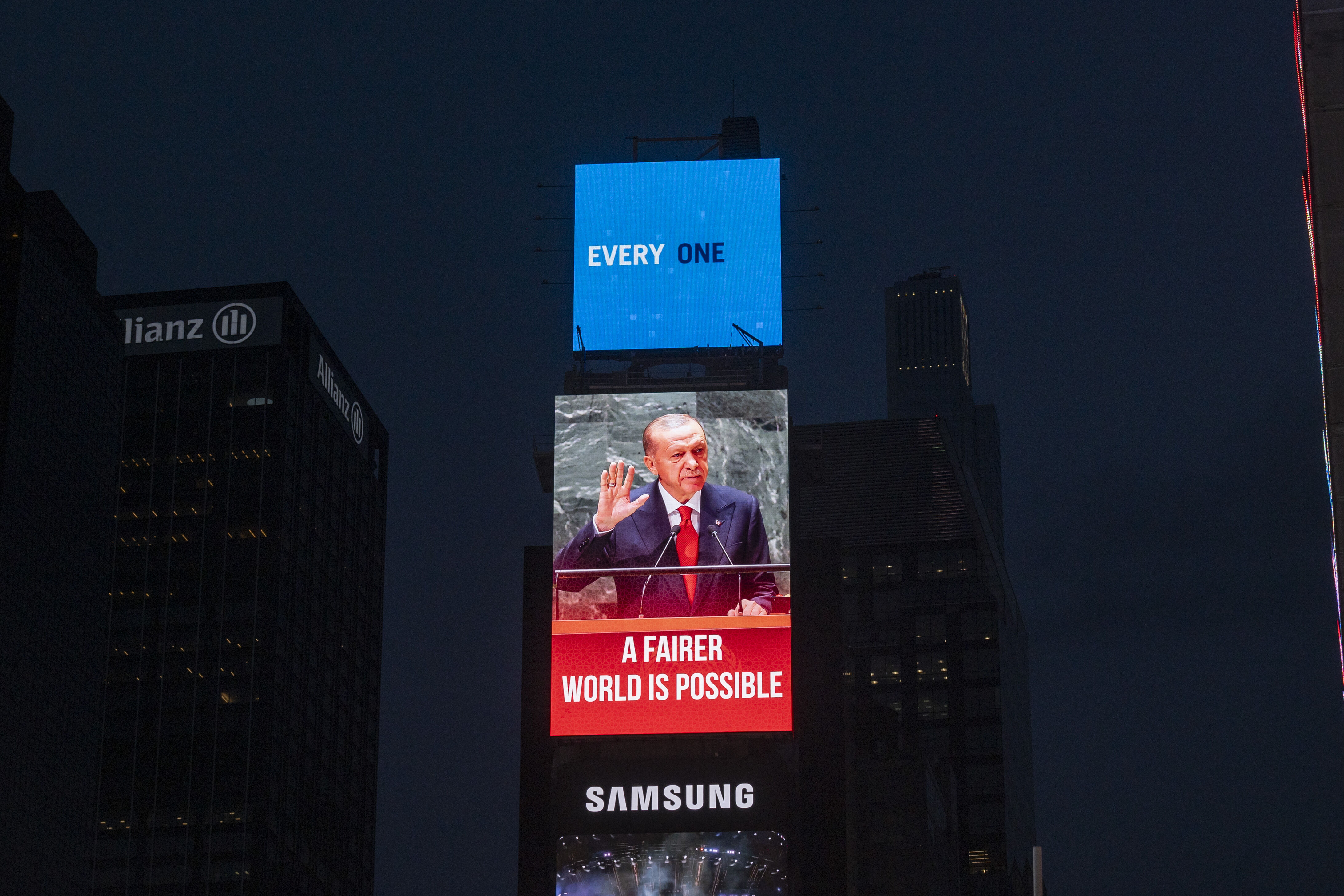 Cumhurbaşkanı Erdoğan'ın tarihi sözü Times Meydanı'nda Cumhurbaşkanı Erdoğan'ın tarihi sözü Times Meydanı'nda - 2. Resim