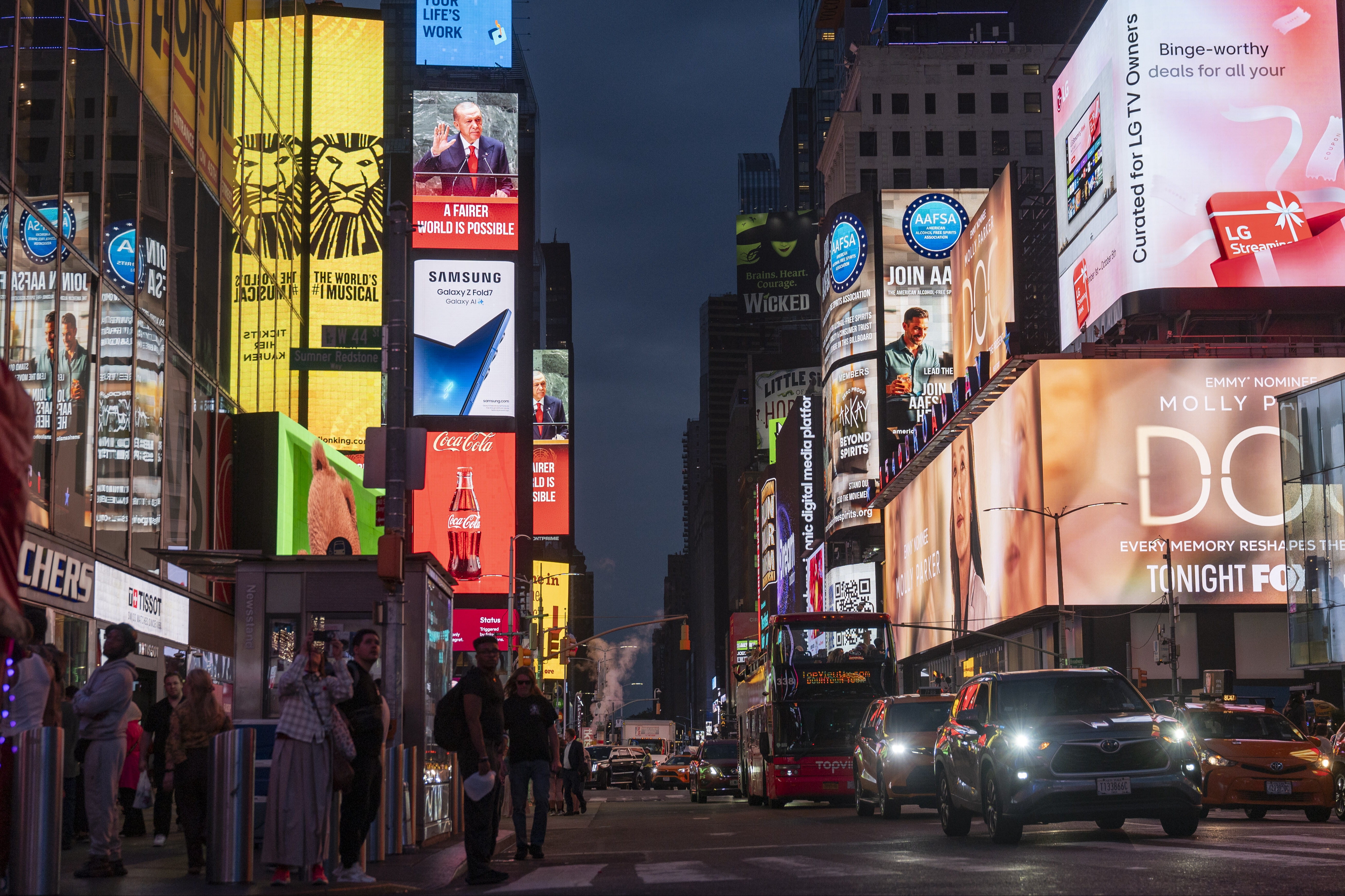 Cumhurbaşkanı Erdoğan'ın tarihi sözü Times Meydanı'nda Cumhurbaşkanı Erdoğan'ın tarihi sözü Times Meydanı'nda - 3. Resim
