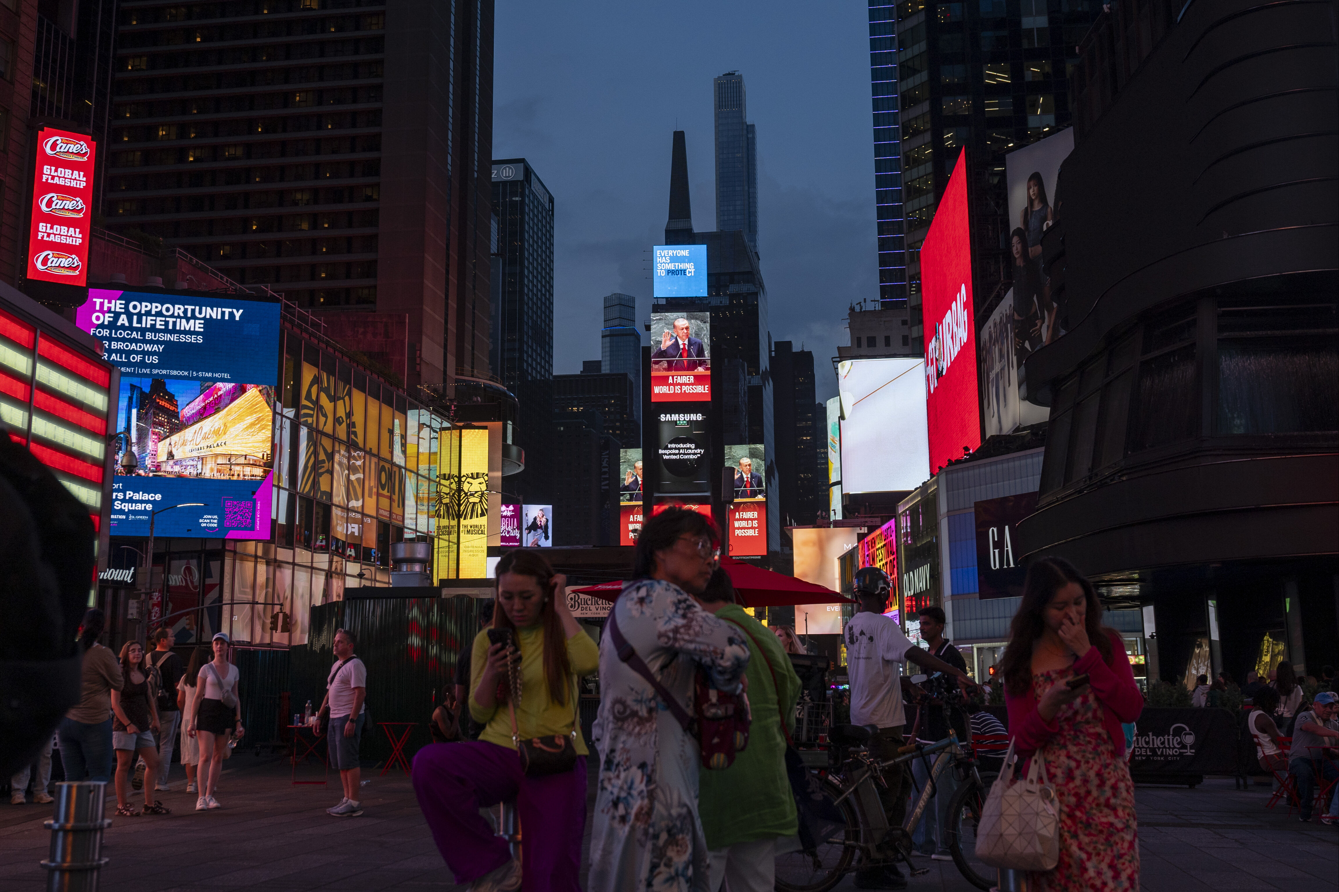 Cumhurbaşkanı Erdoğan'ın tarihi sözü Times Meydanı'nda Cumhurbaşkanı Erdoğan'ın tarihi sözü Times Meydanı'nda - 1. Resim