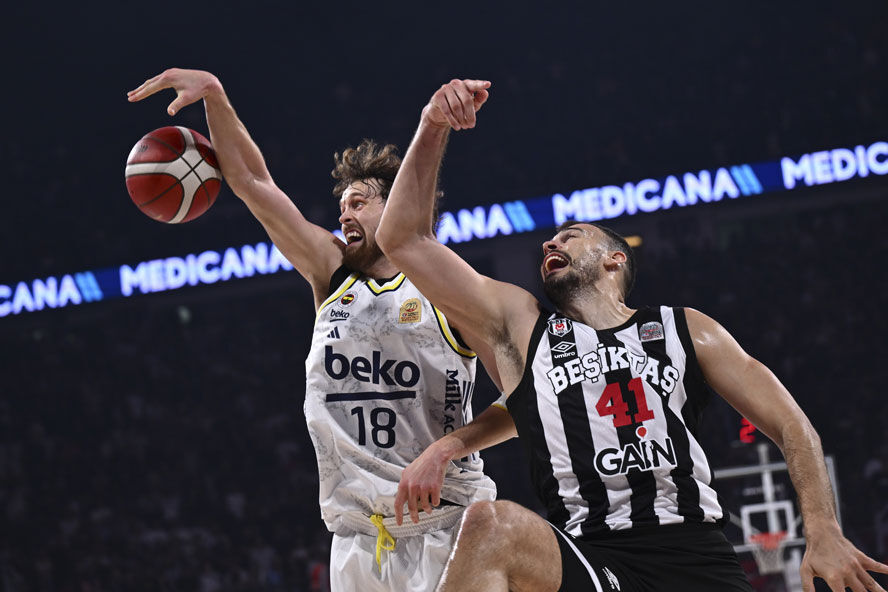 Cumhurbaşkanlığı Kupası'nda zafer Beşiktaş'ı deviren Fenerbahçe'nin! Cumhurbaşkanlığı Kupası'nda zafer Beşiktaş'ı deviren Fenerbahçe'nin! - 2. Resim