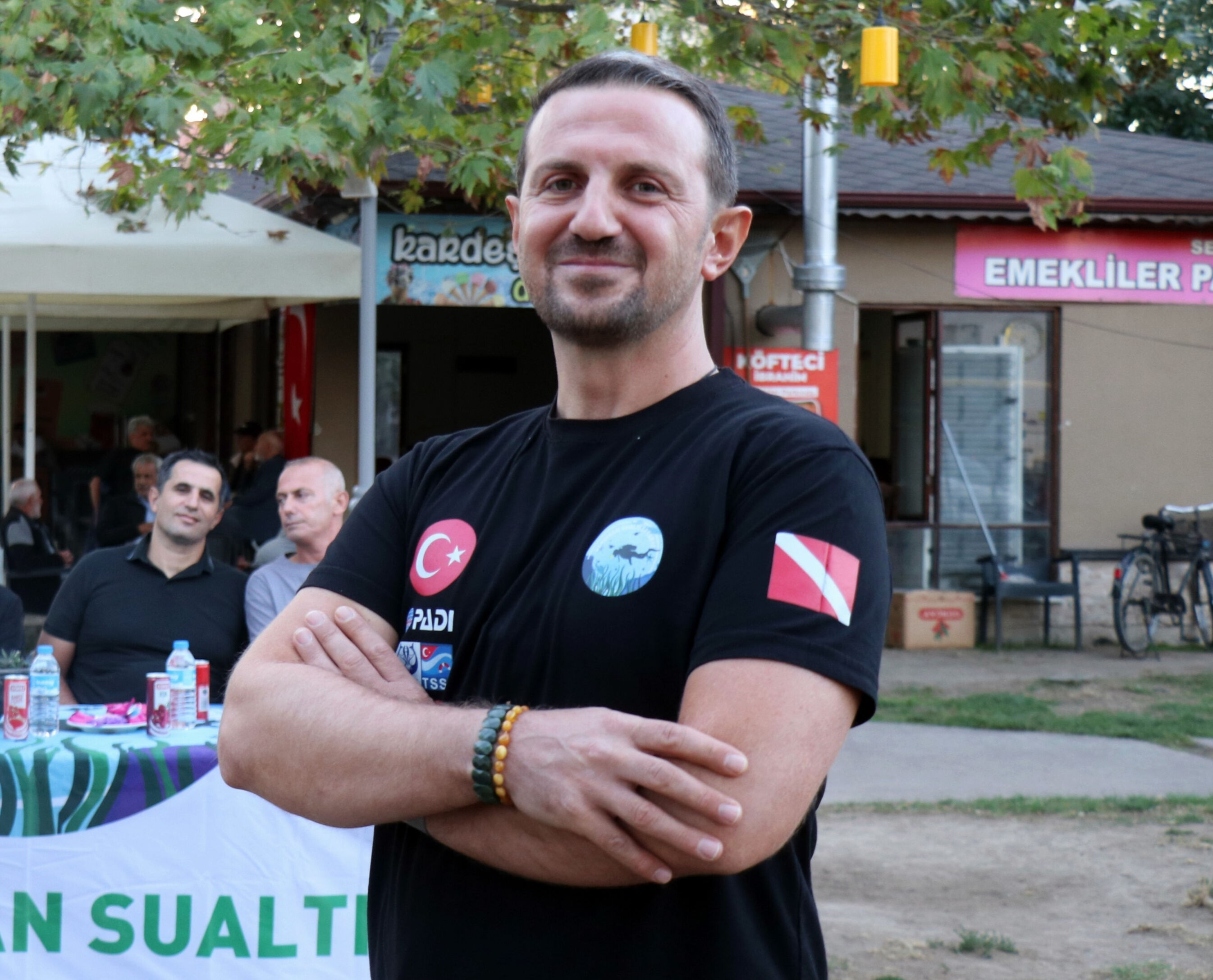 Denizin altında namaz tartışmalara yol açtı... Kimi savruldu, kimi kulaç attı - 4. Resim