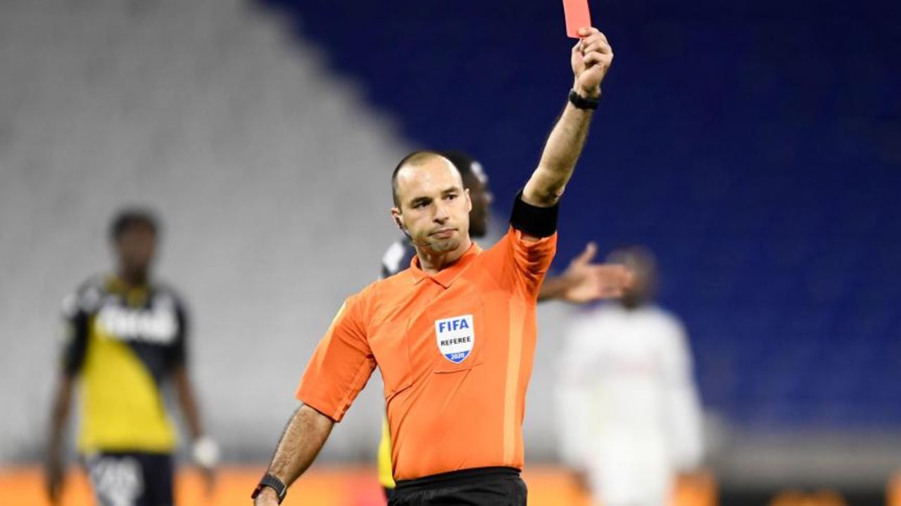 Dinamo Zagreb - Fenerbahçe maçı hakemi Jerome Brisard kimdir, nereli, hangi maçları yönetti? UEFA Avrupa Ligi&#039;nde heyecan dorukta!