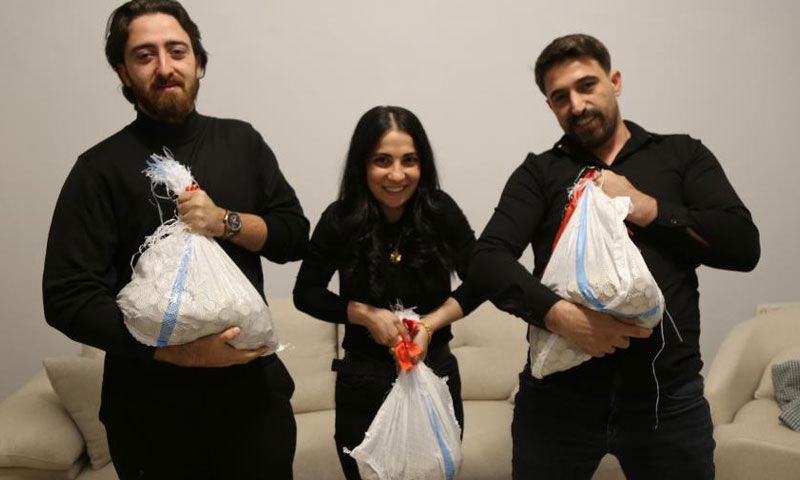 Düğünde ‘Köyden İndim Şehire’ sürprizi! Altın beklediler, çuval çuval bozuk para çıktı Düğünde ‘Köyden İndim Şehire’ sürprizi! Altın beklediler, çuval çuval bozuk para çıktı - 4. Resim