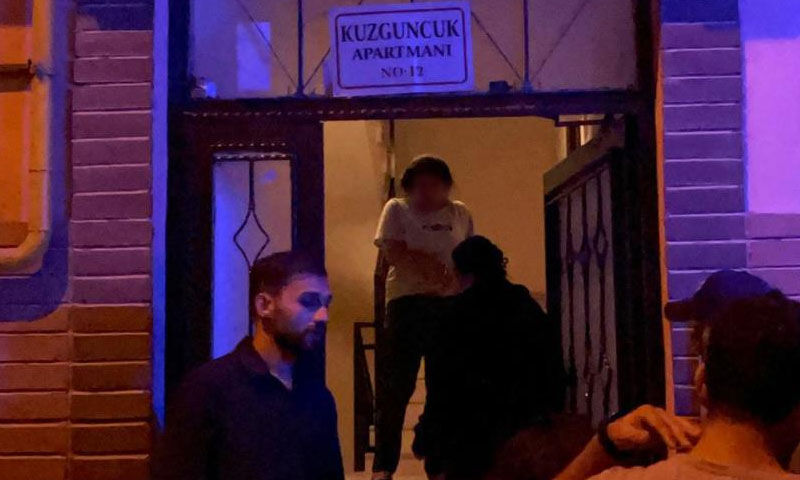 “Eski eşim bıçakladı” dedi, polis kapıyı kırınca şaşırtan manzara ortaya çıktı - 2. Resim