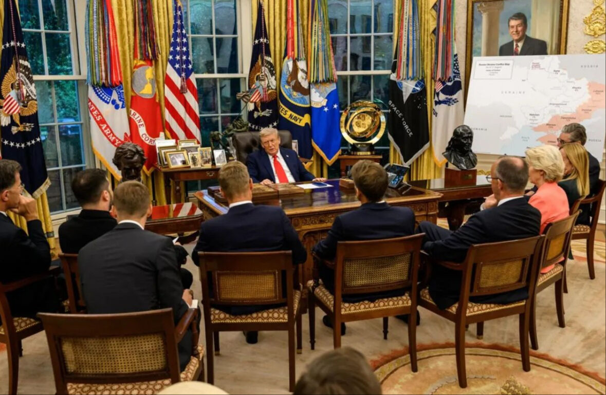 İki fotoğraf arasında dikkat çeken detay! AB liderlerini karşısına dizen Trump, Erdoğan'la yan yana İki fotoğraf arasında dikkat çeken detay! AB liderlerini karşısına dizen Trump, Erdoğan'la yan yana - 4. Resim