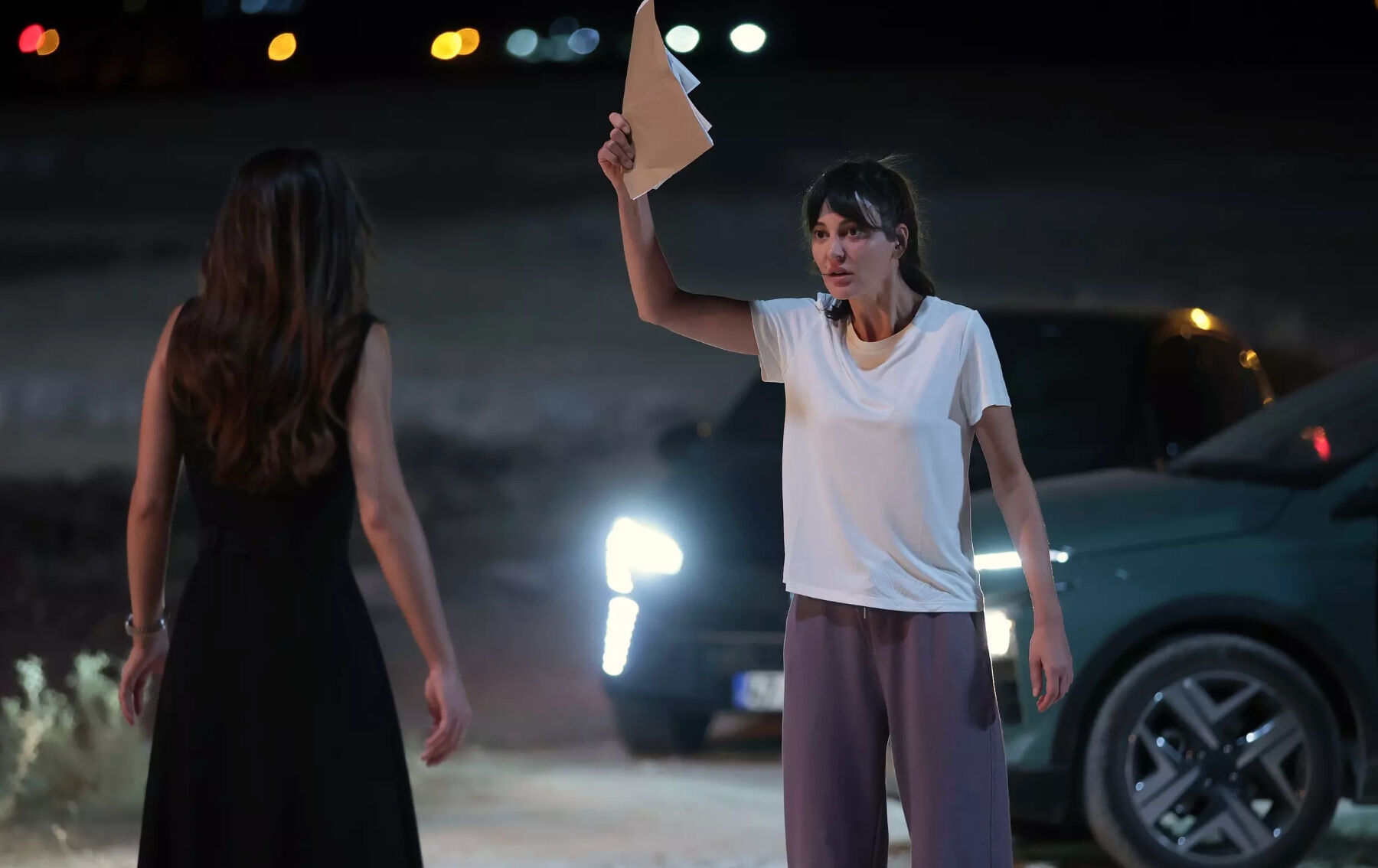 Mine öldü mü, diziden ayrılıyor mu? Uzak Şehir'de Mine karakterinin akıbeti merak konusu oldu - 2. Resim