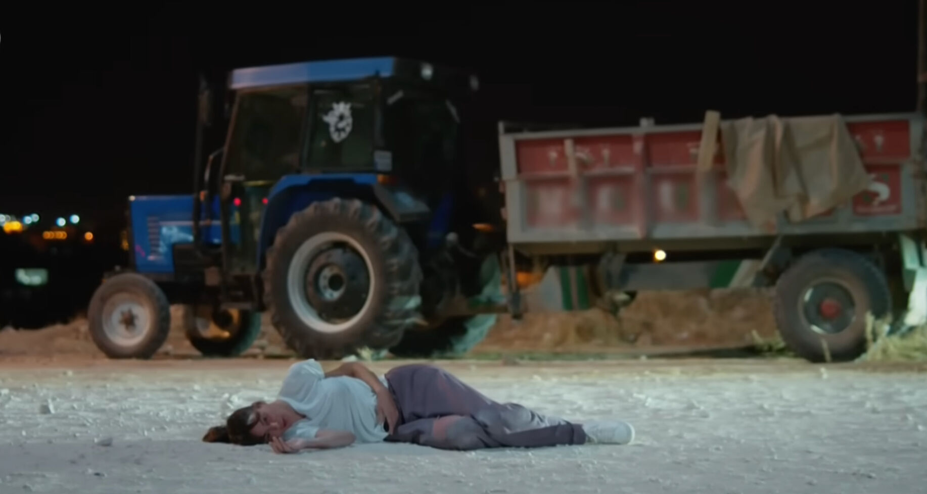 Mine öldü mü, diziden ayrılıyor mu? Uzak Şehir'de Mine karakterinin akıbeti merak konusu oldu - 1. Resim