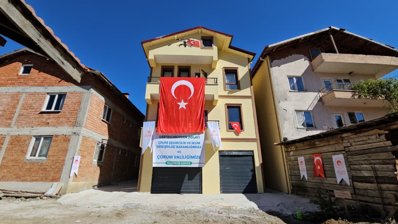Şehit Mustafa Uslu&#039;nun annesine verdiği ev sözü yerine getirildi! Anahtarlar ailesine teslim edildi