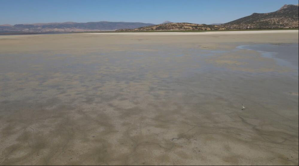 Türkiye'nin 4'üncü büyüğüydü! Eğirdir Gölü kuraklık nedeniyle ikiye bölündü - 4. Resim