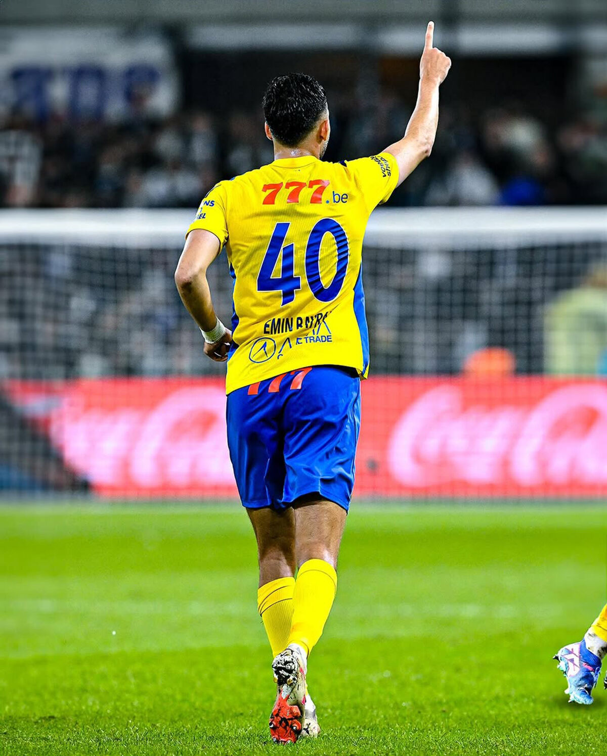 Belçika'da 10 gollü düello! Nefes kesen maça Emin Bayram damgası Belçika'da 10 gollü düello! Nefes kesen maça Emin Bayram damgası - 1. Resim