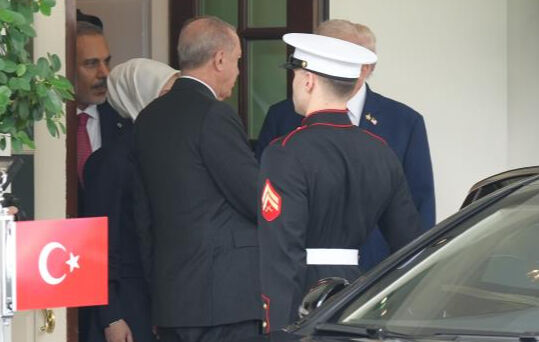 Tarihi zirveden kareler: Trump, Erdoğan'ın sandalyesini tuttu - 10. Resim
