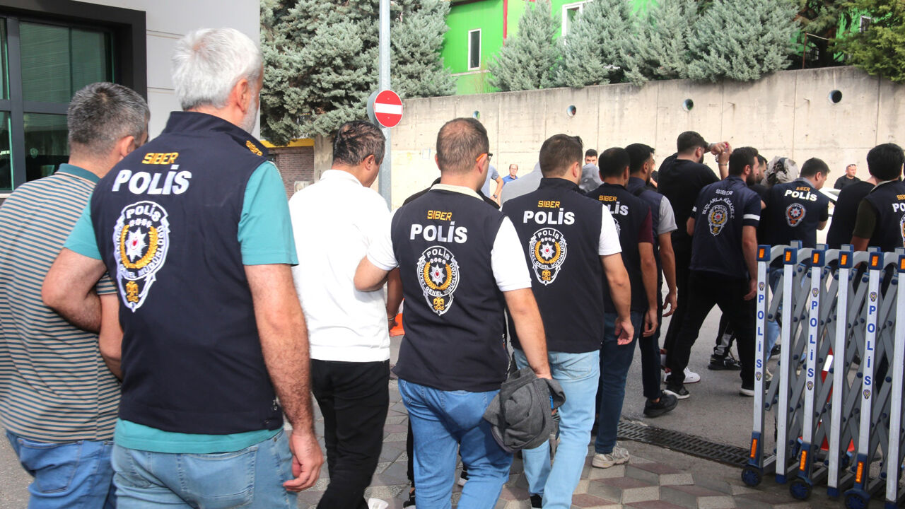 16 ilde dolandırıcılık operasyonu: 24 zanlı tutuklandı - 1. Resim