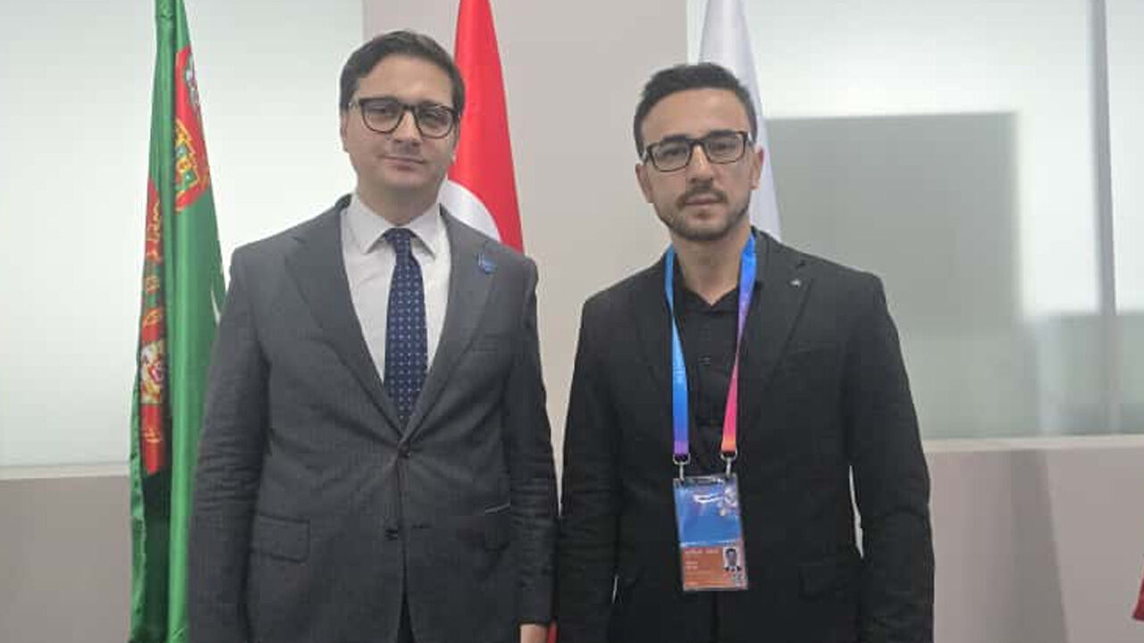 4. ünitenin reaktör kabı Rusya’dan yola çıktı! Akkuyu’dan ilk enerji önümüzdeki yıl Akkuyu Nükleer AŞ Yönetim Kurulu Başkanı Anton Dedusenko, Akkuyu’daki son durumu aralarında muhabirimiz Emrah Özcan’ın da bulunduğu gazetecilere değerlendirdi.