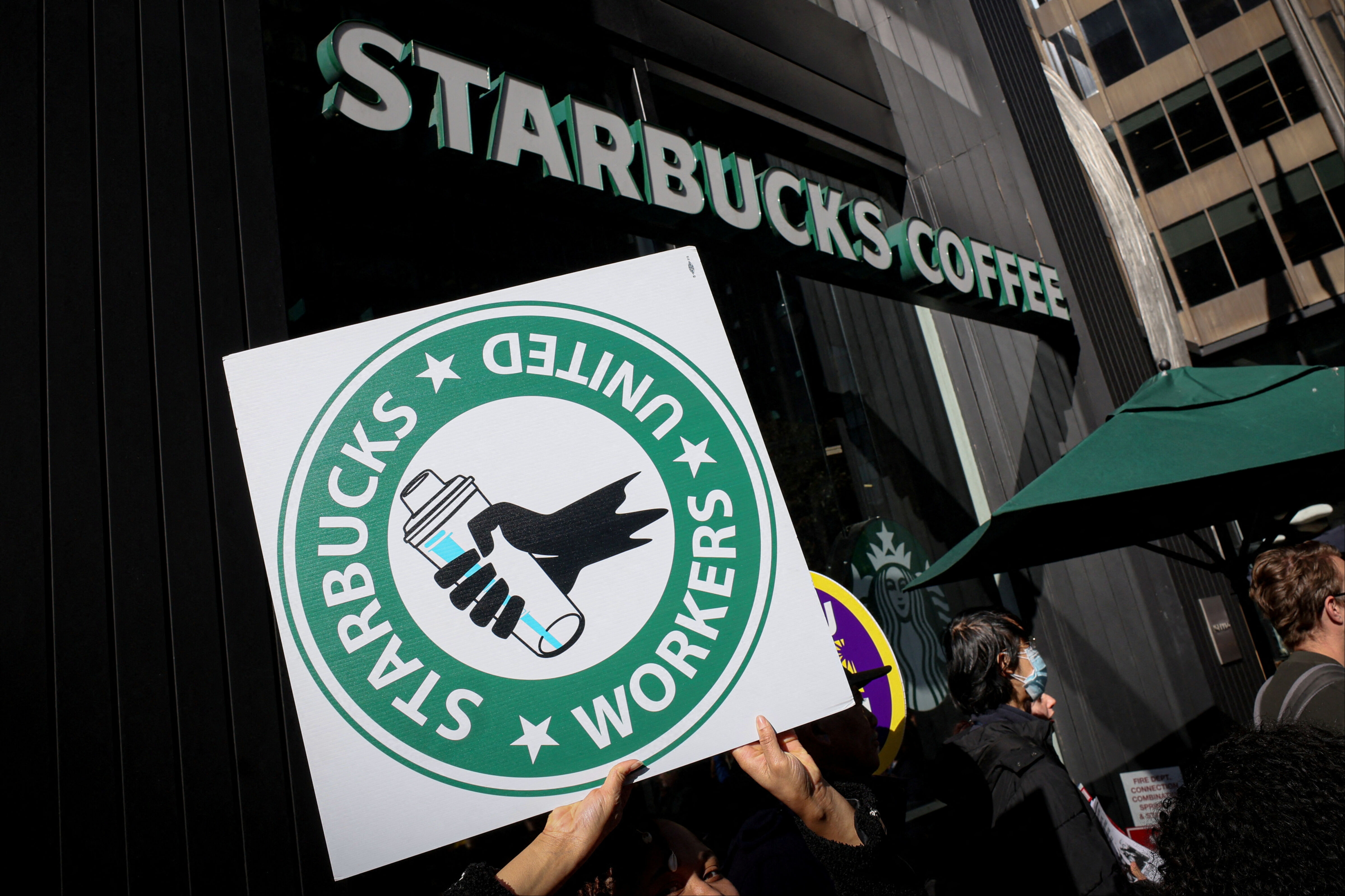 900 kurumsal pozisyonu kapatmak zorunda kalan Starbucks'tan yeni plan! 