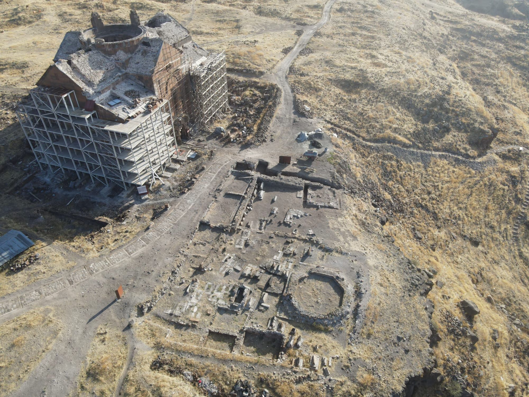 Ani Ören Yeri'nde heyecanlandıran keşif: Selçuklu kümbeti bulundu - 1. Resim