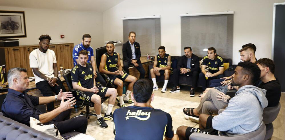 Fenerbahçe'de kritik zirve! Sadettin Saran'dan futbolcularla toplantı - 1. Resim