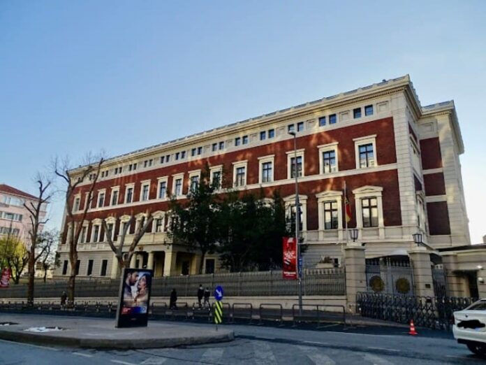Rusya'da üst düzey isimlerin peş peşe ölümleri birbiriyle bağlantılı mı?! Bu kez Putin yanlısı siyasetçi ağaca asılı halde bulundu - 3. Resim