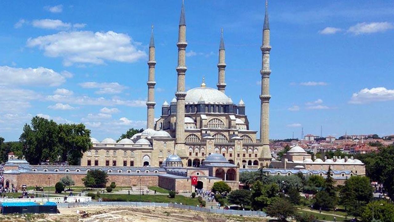 Selimiye’de tartışmalı kubbe çalışması başladı